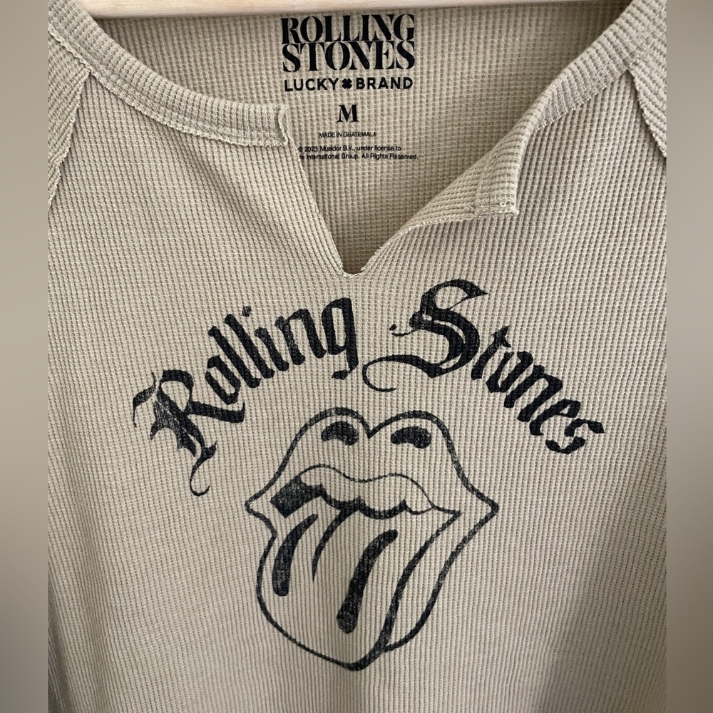 Lucky brand beige long sleeve graphic top rolling stone ‘78 tour size M - Picture 3 of 5
